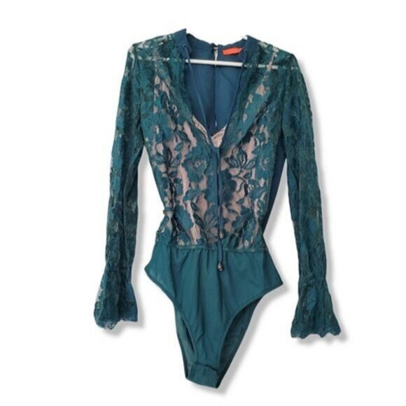 LULUMARI- NWOT- Frenchy Deep V Lace Green Bodysuit- Size S (Fits like M) - Picture 2 of 16